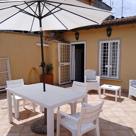 Ferienwohnung Attico Con Terrazza Santa Cecilia Rom Exterior foto