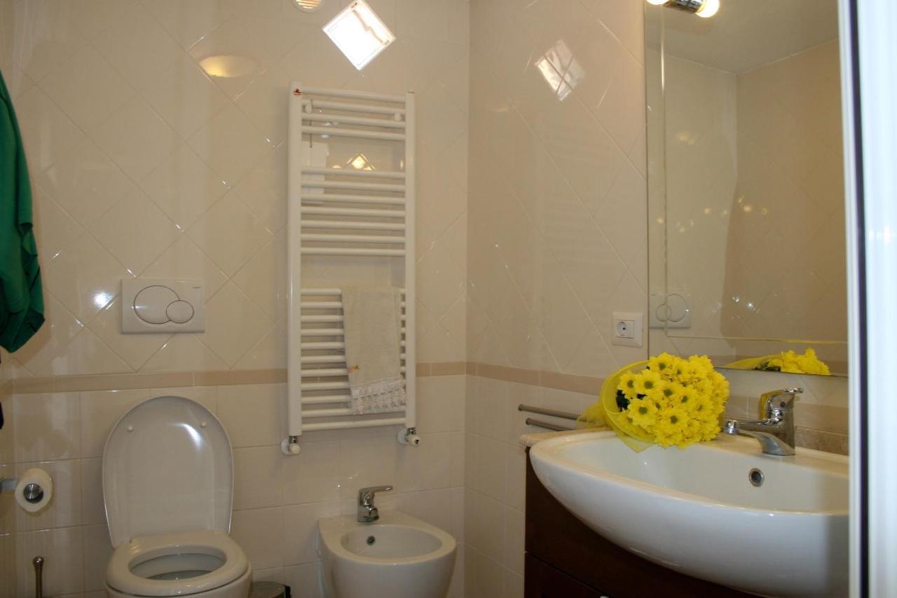 Ferienwohnung Attico Con Terrazza Santa Cecilia Rom Exterior foto