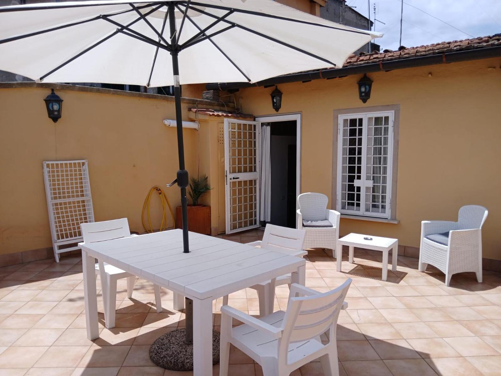 Ferienwohnung Attico Con Terrazza Santa Cecilia Rom Exterior foto