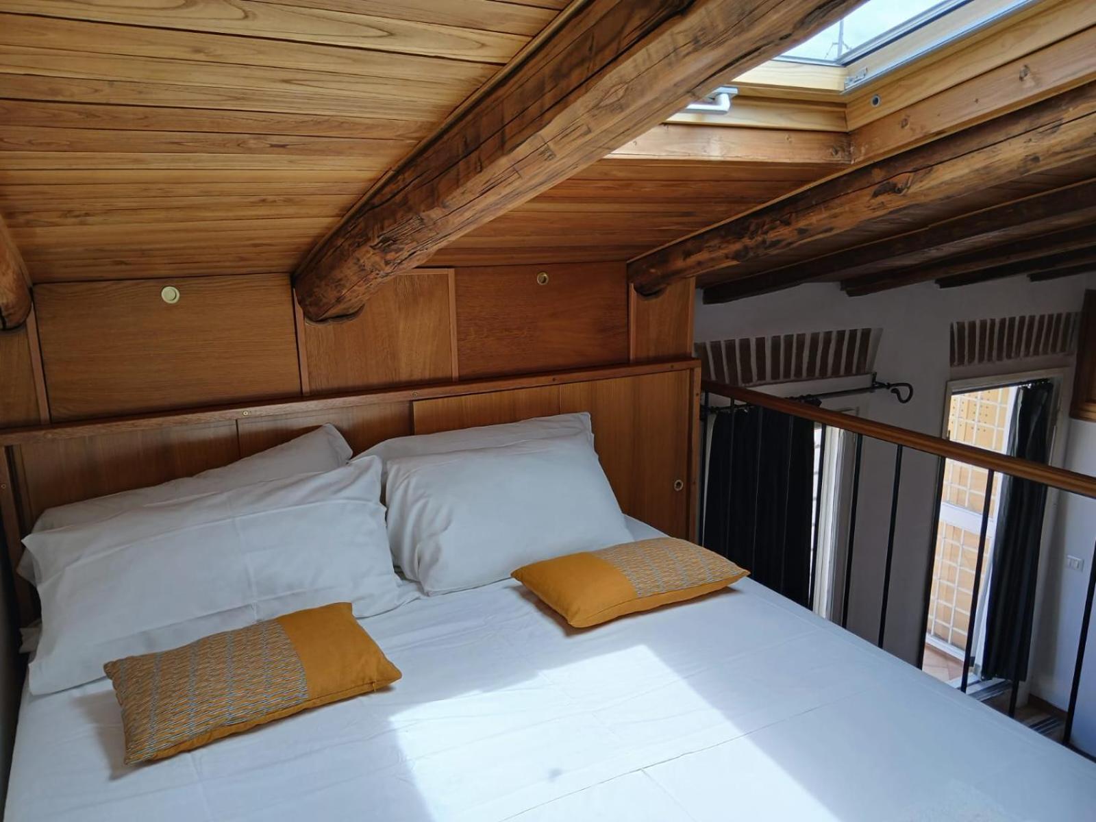 Ferienwohnung Attico Con Terrazza Santa Cecilia Rom Exterior foto